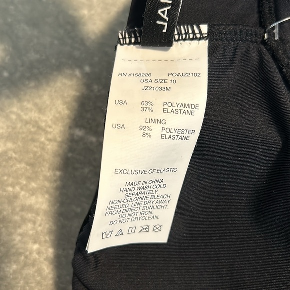 Jantzen Solid Black U-Neck Chlorine Resistant 1-Piece Swimsuit NWT Size 10 - Picture 8 of 8